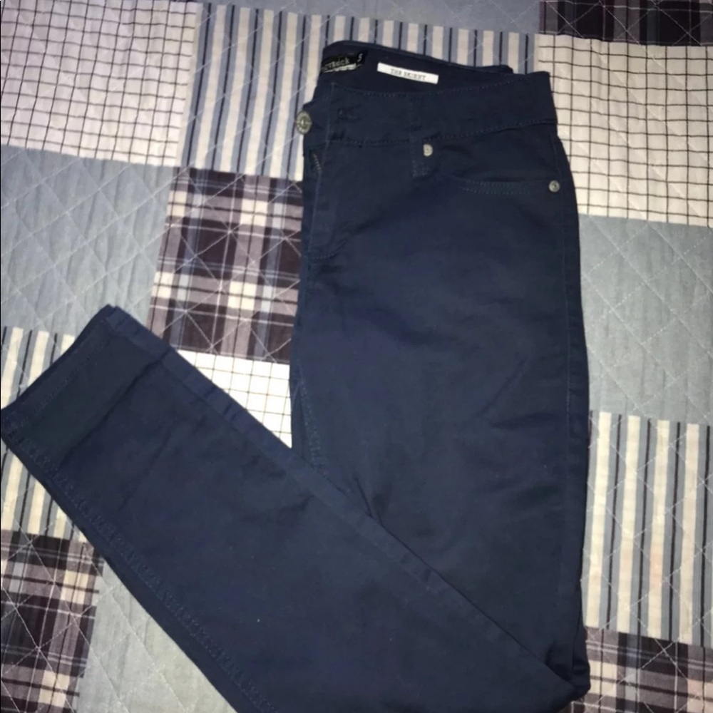 Size 5 dark blouse skinny pants